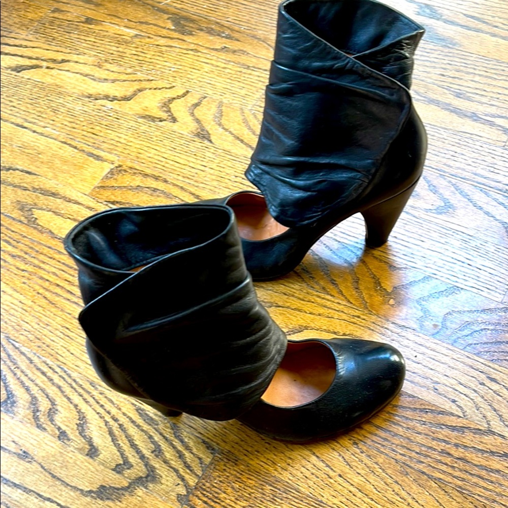 Black leather shoe boot 38 1/2. So Fun